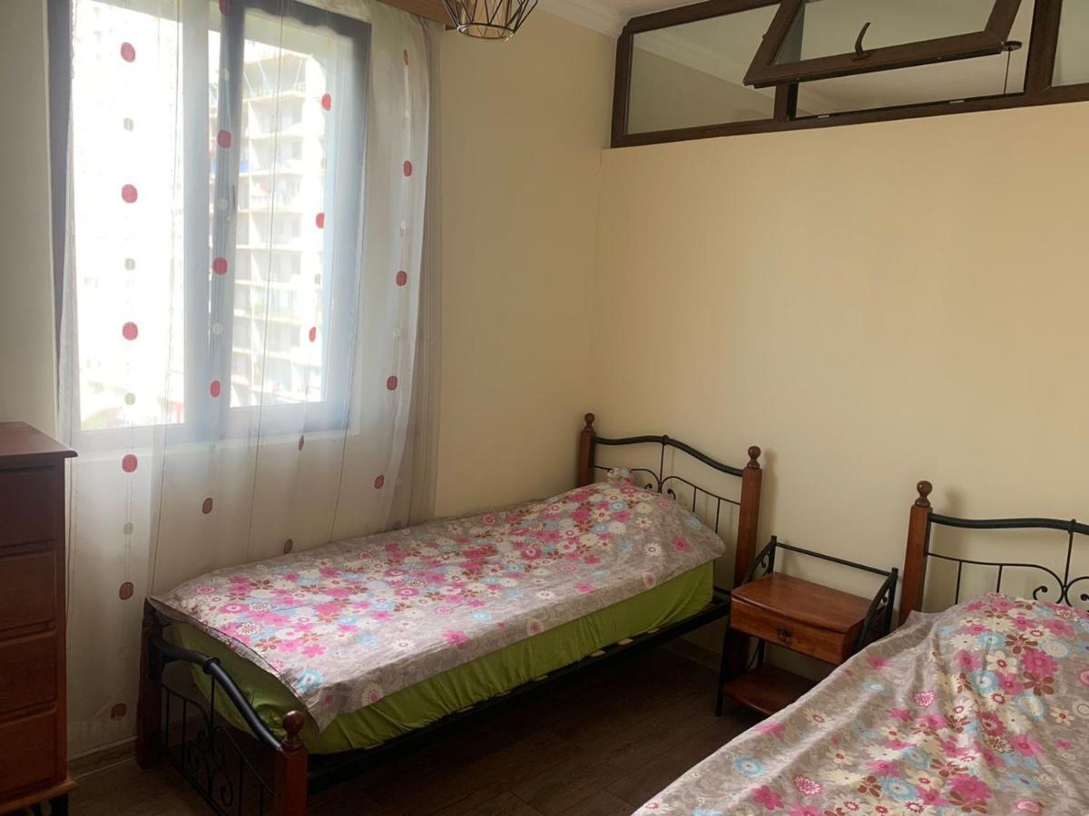 Big, Comfortable Apartment In Batumi Near The Sea Bagian luar foto