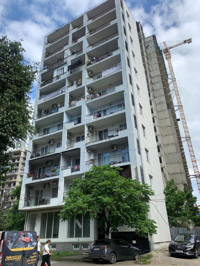 Big, Comfortable Apartment In Batumi Near The Sea Bagian luar foto