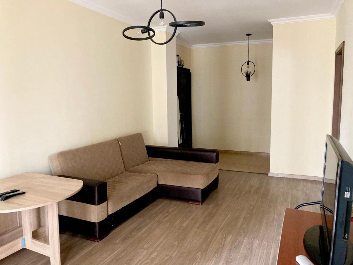 Big, Comfortable Apartment In Batumi Near The Sea Bagian luar foto