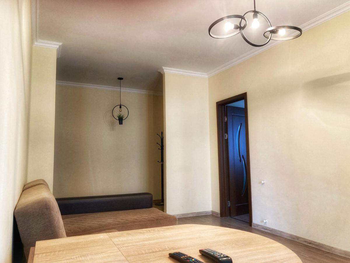 Big, Comfortable Apartment In Batumi Near The Sea Bagian luar foto